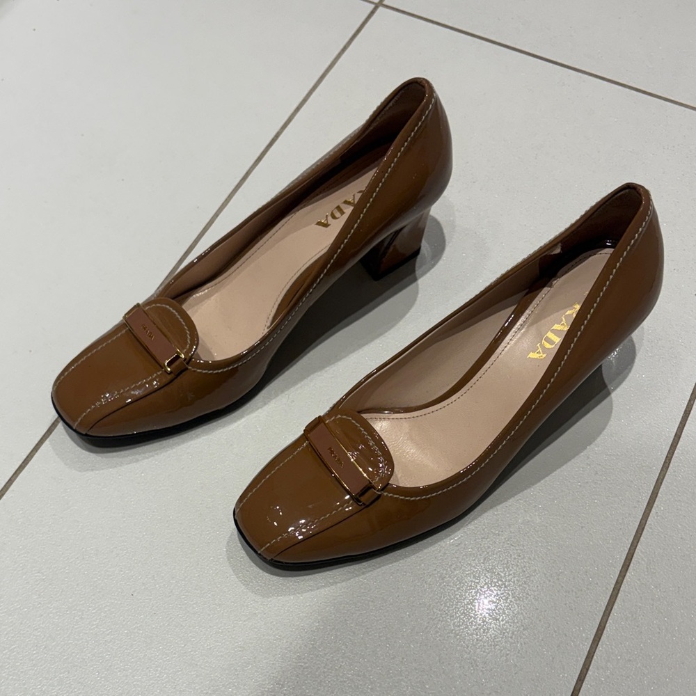 Original Prada shoes, Tan lustrous, size 37
